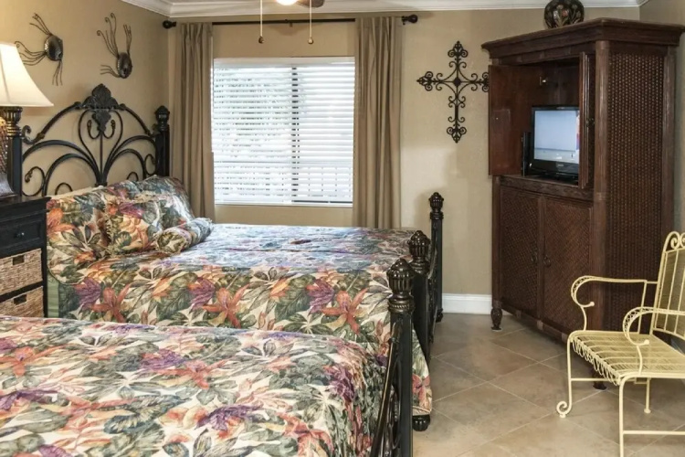 209 Mariner West