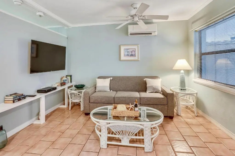 Sunset Beach House - Beach Hugger 1