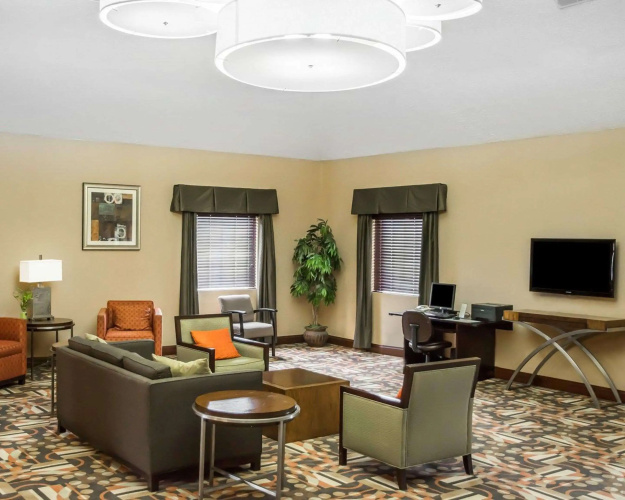 Comfort Inn & Suites Cincinnati Eastgate