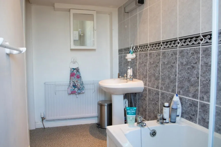 Charming 1 Bedroom Apartment