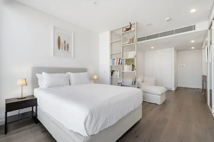Coastal Apartment With Rooftop Pool