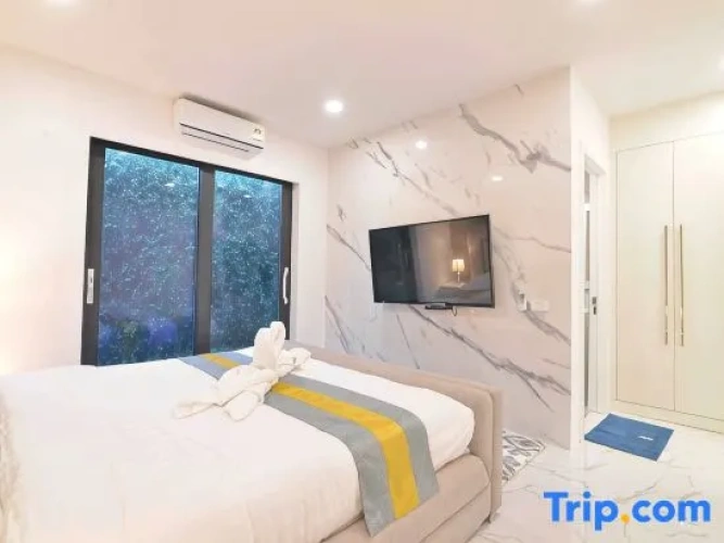 5 Bedrooms Villa