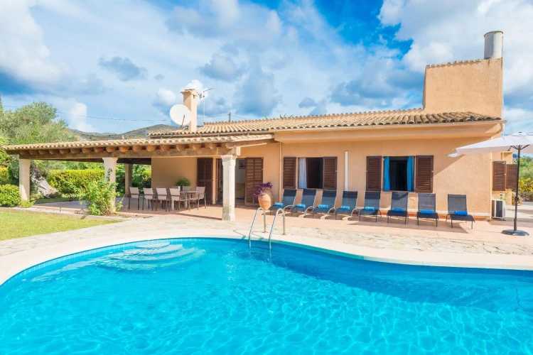 4 Bedrooms Villa
