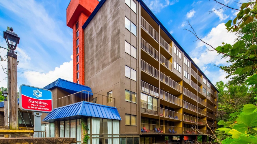 Quadruple Suite with balcony and with river view