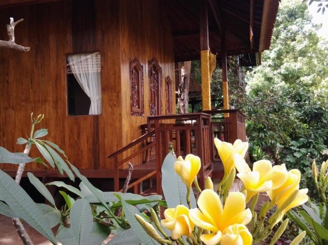 1 Bedroom Bungalow with balcony and with view
