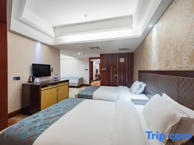 Deluxe Triple Suite