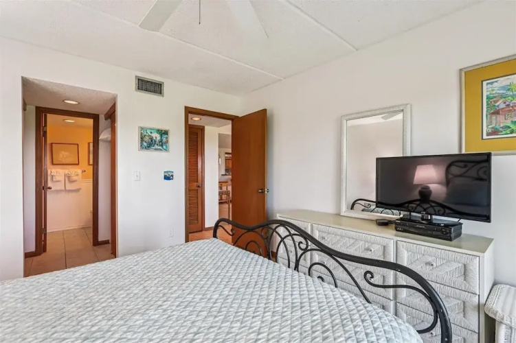 Oceanfront Luxury: 2BR Condo + Pool in St.aug