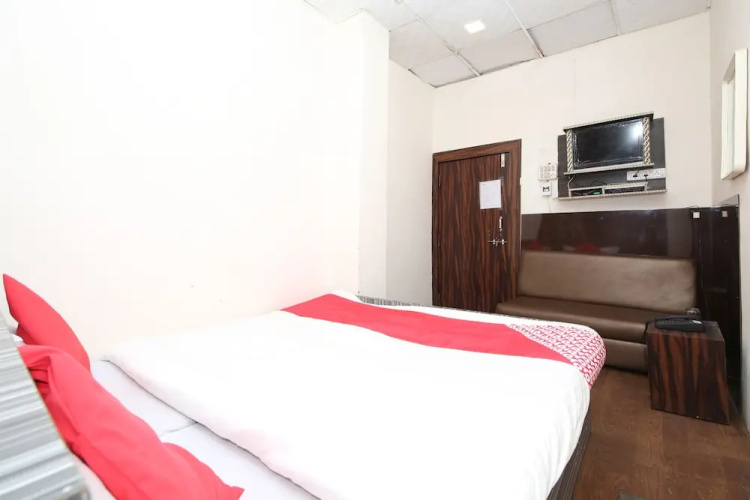 Hotel E Square By OYO Rooms