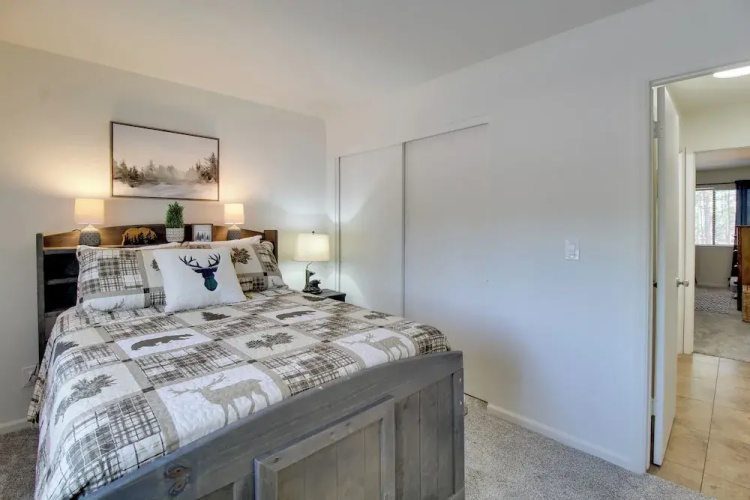 Forest-view Balcony: Pinetop-lakeside Condo