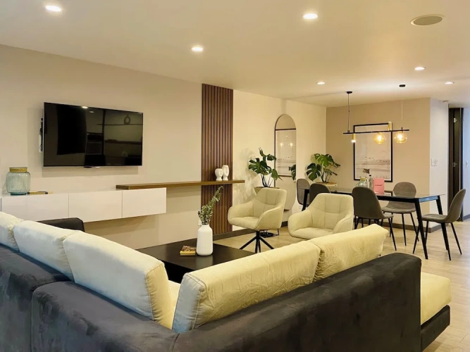 3 Bedrooms Apartment