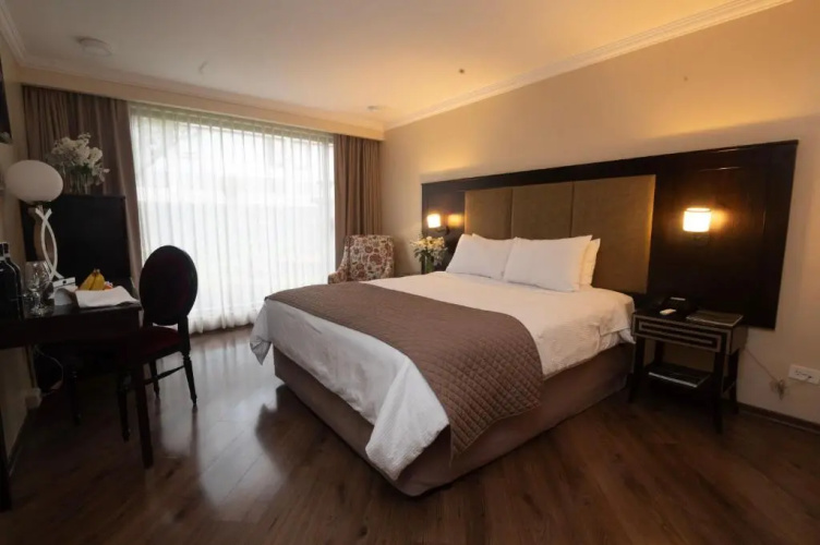 Quindeloma Art Hotel And Gallery