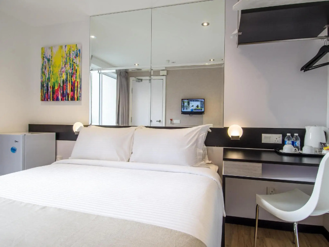 12FLY Hotel