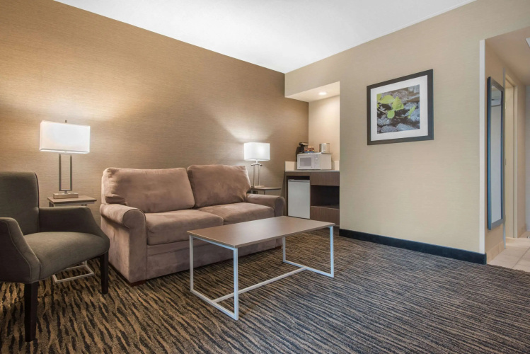 Clarion Hotel & Suites