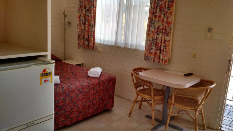 Aza Motel