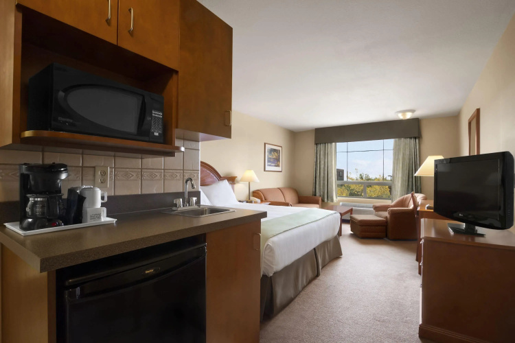 Super 8 By Wyndham Fort St. John Bc photo 8