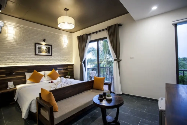 1 Bedroom Deluxe Double room with balcony and with city view