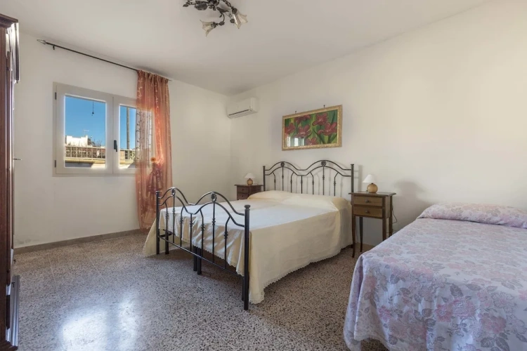 3 Bedrooms Classic Cottage
