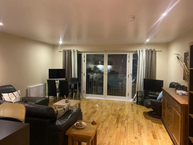 City Centre 2 bedroom apartment, secure parking.
