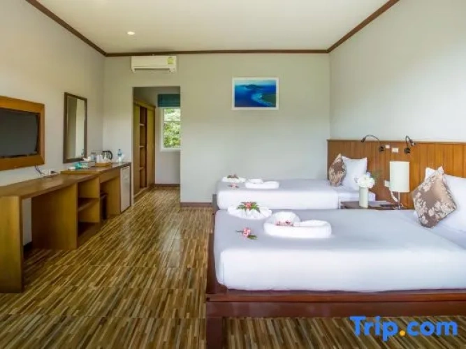 Deluxe Double room with pool view