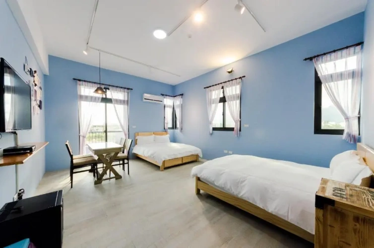 Standard Quadruple room with garden view