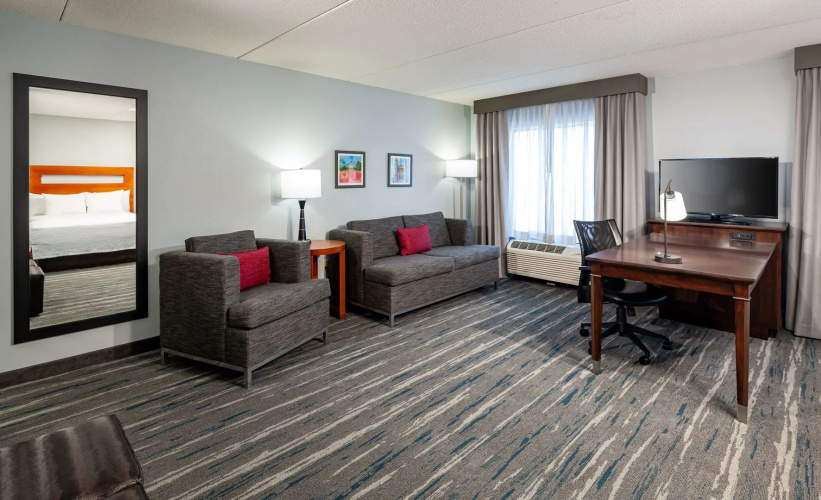 Hampton Inn & Suites St. Louis at Forest Park