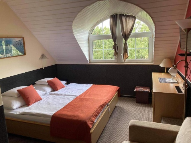 Standard Triple room