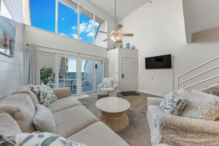 Beachfront Condo w/ Balcony on Manasota Key