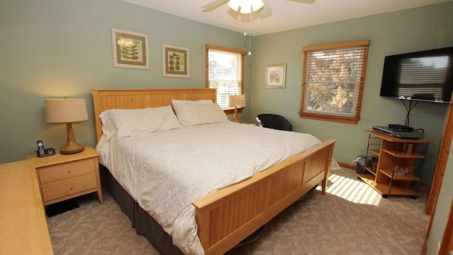 Crab's Day Off - 5 Br Home
