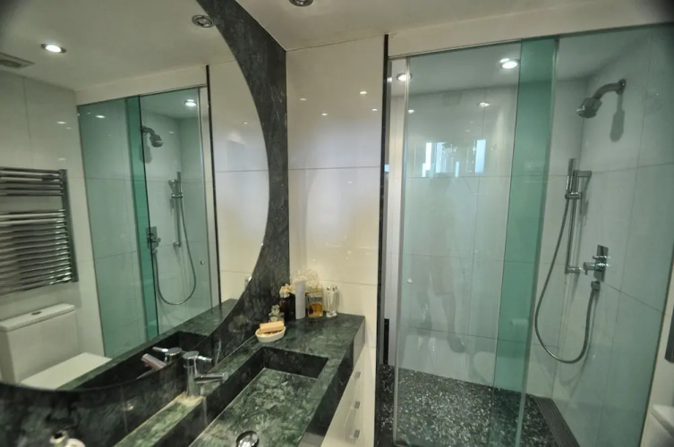 Luxury House with Private Chill Out
