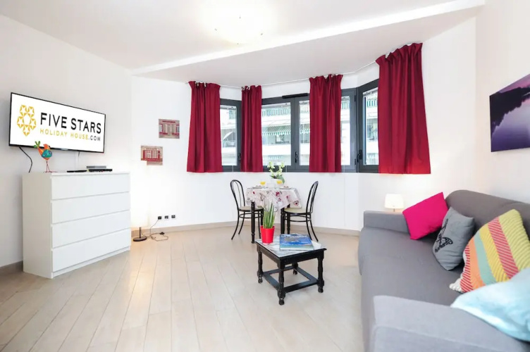 Studio Orange Five Stars Holiday House