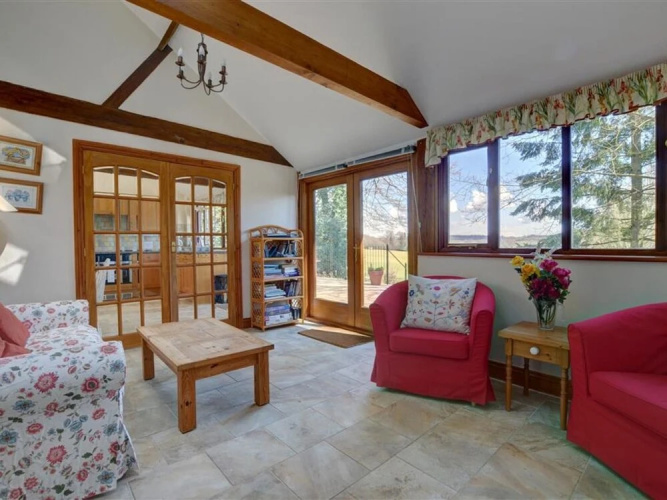 Unique Converted Barn in Hartfield