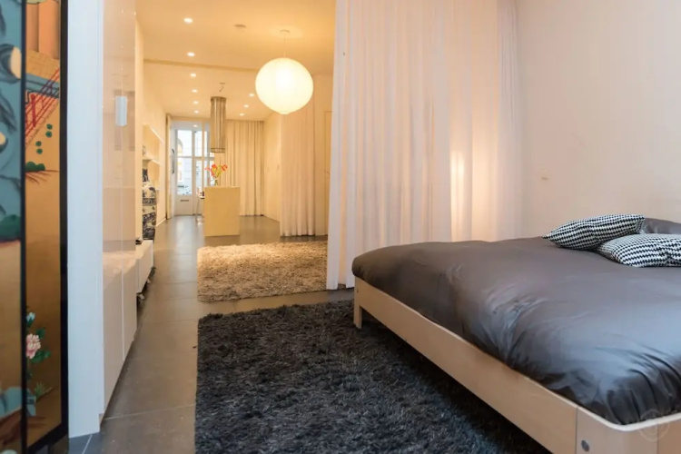 White Room Apartment