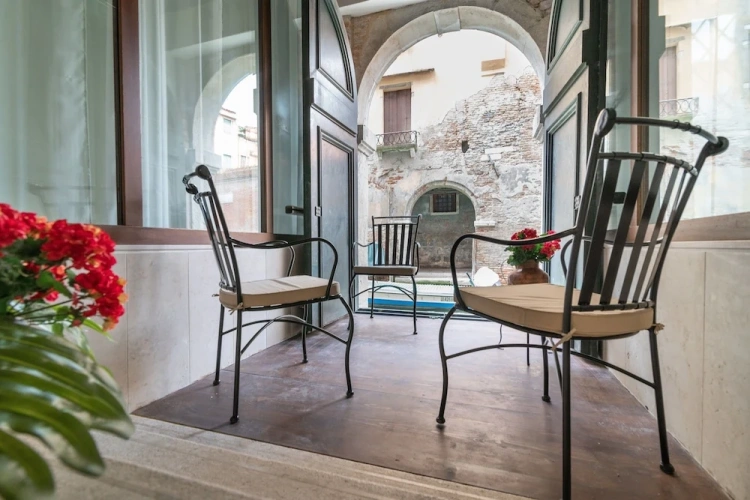 1 Bedroom Classic Apartment with canal view