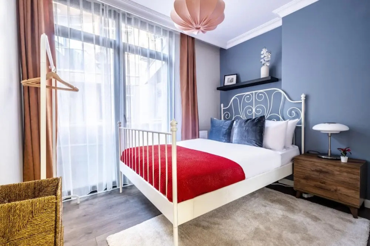 Central Flat With Sleek Interior in Sisli