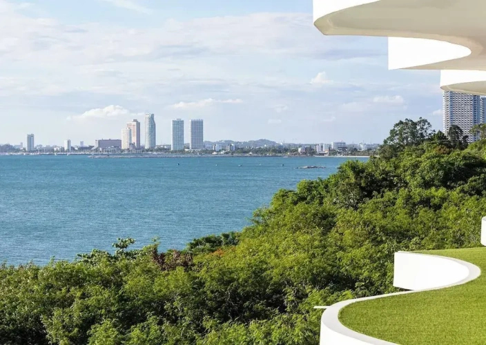 3 Bedrooms Luxury Apartment beachfront