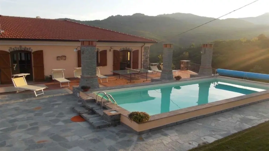 4 Bedrooms Villa
