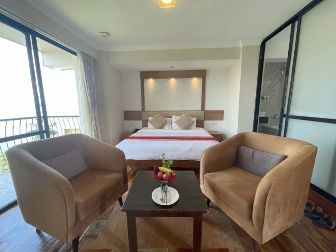 1 Bedroom Suite with balcony and with mountain view