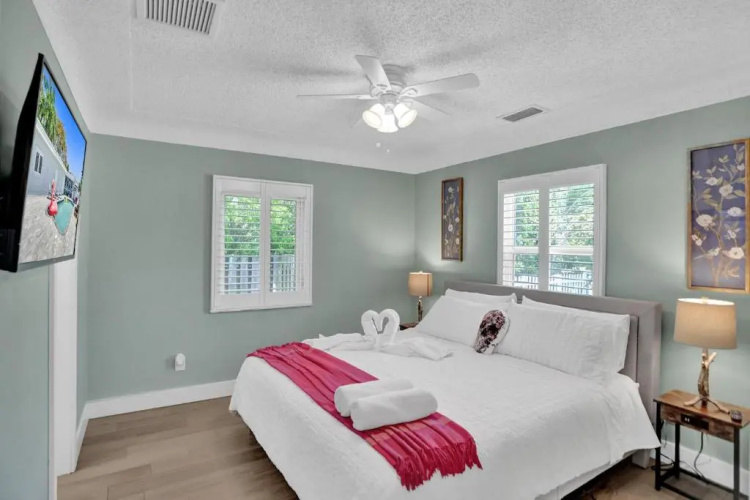 Modern & Fun 3BD Villa by the Beach, Pool & BBQ