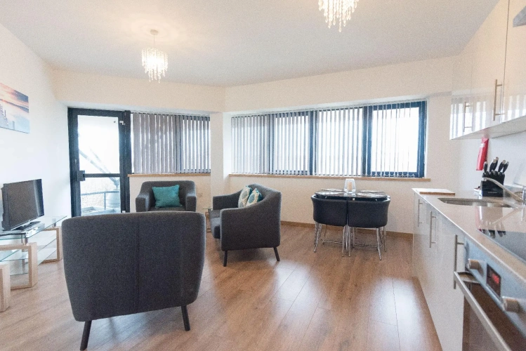 2 Bedrooms Apartment