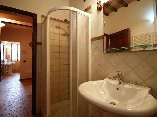 Farmhouse in Asciano With Pool & BBQ