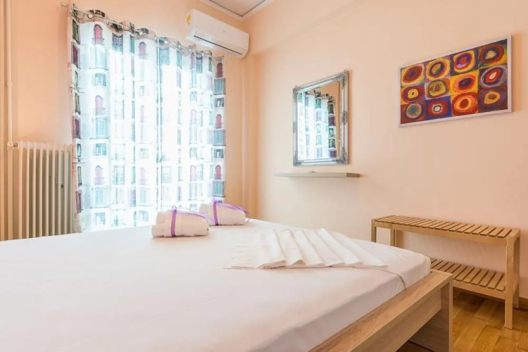 Comfy Kerameikos Apartment by Cloudkeys