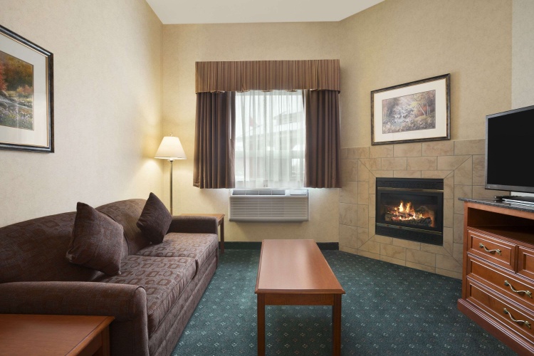 Travelodge By Wyndham Strathmore photo 6