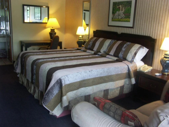 Deerwood Inn and Madison Campground