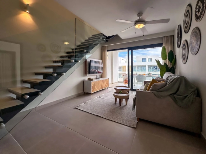 4 Bedroom Beach Penthouse w Private Rooftop