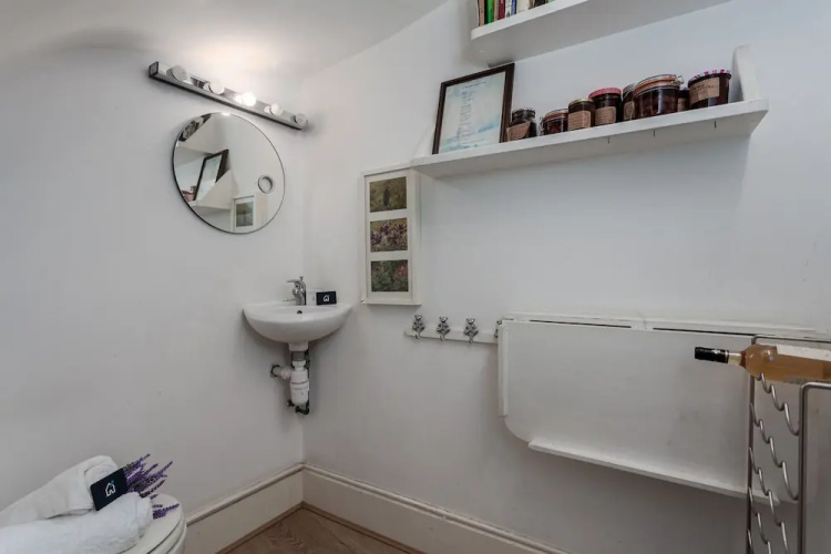 Light And Comfortable Hammersmith Home Ssq