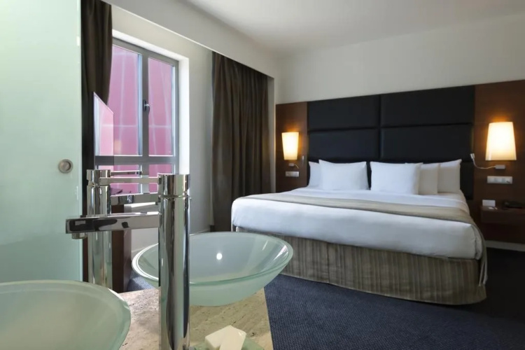 BAH Barcelona Airport Hotel photo 13
