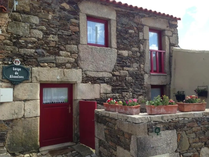 2 Bedrooms Chalet