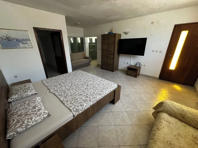 Standard Family room with garden view