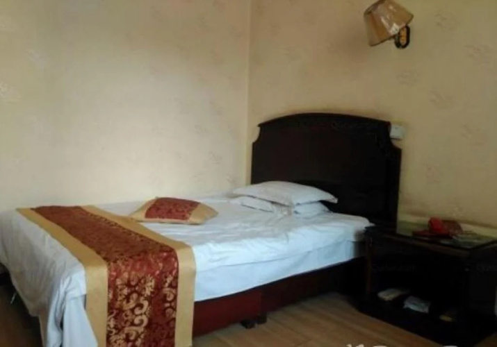 Golmud Fenghe Inn