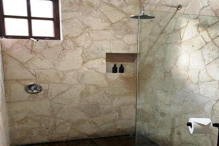 Hotel Unknown